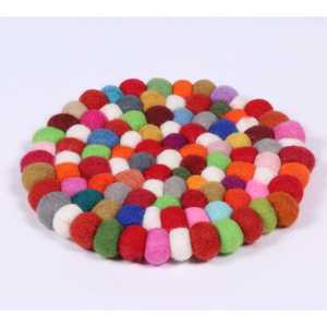 Sous-verres en feutre faits main multicolores, lot de 4, 0,0g, meilleur cadeau promotionnel par FeltandWool - Product Image 2