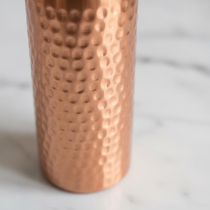 Botella de Agua de Cobre Puro de 1000 ml, Diseño Inspirado en Escandinavia, Martillada a Mano, Diseñada en Noruega, Reutilizable, Bienestar Ayurvédico - Product Image 6