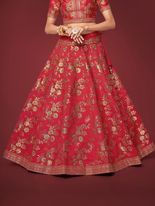 Conjunto de Lehenga Bordado Floral Borgoña, Traje de Boda, Blusa Anarkali, Dupatta de Tela, Vestido de Novia para Festivales, Rivaayat House, En Stock - Product Image 3