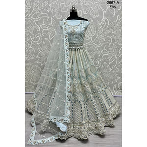Collections de velours de vêtements de mariée indiens pour la mariée avec le travail de Zarkhan par Fabzone - Product Image 1