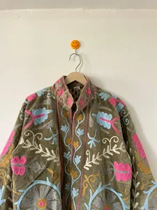 Elegante Chaqueta de Terciopelo para Mujer, Bordada con Motivos Florales, Diseño Multicolor, Estilo Boho Chic - Product Image 5