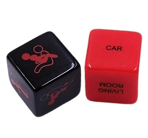 Dados de resina que brillan en la oscuridad, de 12 caras, con posiciones sexuales, dados sexuales LED para juegos divertidos, dos juegos de dados sexuales eróticos e íntimos para adultos. - Product Image 1