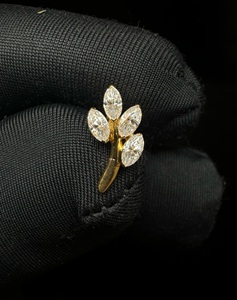 Boucle d'oreille en or 14 carats avec feuille de diamant marquise, piercing hélix miniature, bijou fin botanique délicat pour femme, idée cadeau - Product Image 4