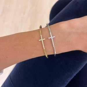 Brazalete Cruzado de Diamantes Personalizado, Minimalista, de Lujo para Uso Diario, Regalo Cristiano, Brazalete de Oro Sólido de 14K y 18K con Diamantes, Venta al por Mayor - Product Image 6