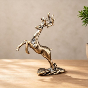 Statue de renne en laiton artisanal avec grandes cornes, sculpture dynamique de faune en pleine course, finition dorée, figurine animale en métal - Product Image 1