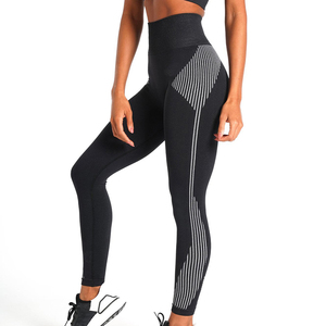 Leggings de yoga pour femmes en tissu tricoté doux et respirant, avec taille mi-haute - Product Image 1