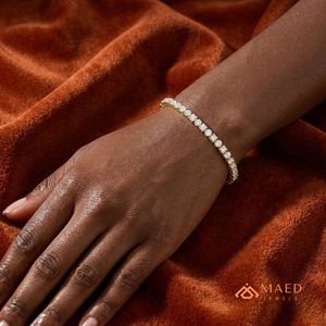 สร้อยข้อมือเทนนิสโมอิสซาไนต์สีทองสำหรับผู้หญิง สร้อยข้อมือแบบโซ่และแบบเชื่อมต่อ ประดับด้วยหินทรงกลม เครื่องประดับแฟชั่นสุดหรู ของขวัญวันครบรอบสุดสง่างาม - Product Image 5