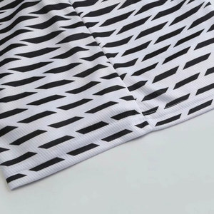 Uniforme de basket-ball de haute qualité, confortable, avec logo personnalisé, tissu doux, design personnalisé, uniforme de basket-ball pour hommes et jeunes de bonne qualité - Product Image 6