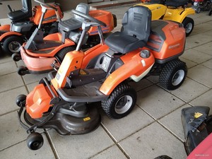 Tracteur à gazon compact Husqvarna Rider R214C, système de coupe monté à l'avant, tondeuse professionnelle pour l'entretien des pelouses et les travaux de jardinage - Product Image 4