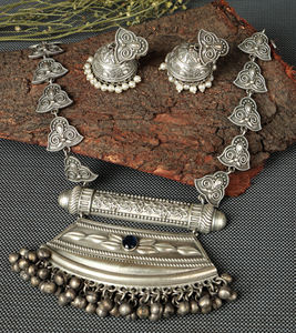 Collier ethnique bohème en argent oxydé avec pendentif onyx et gouttes Ghungroo, cadeau de mariage traditionnel - Product Image 2