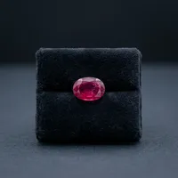 Rubis naturel rouge taille ovale 1,36 carat, pierre précieuse facettée lâche avec jeu de couleurs/effet de feu, origine MZ, pour la fabrication de bijoux/les collectionneurs
