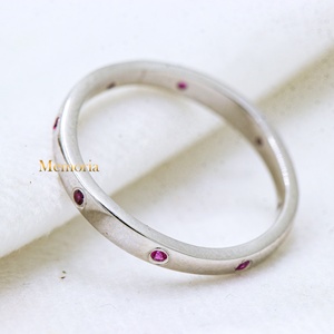 Anillo de Plata de Ley 925 con Rubíes Naturales Dispersos, Joyería Memoria, Venta al Por Mayor - Product Image 2