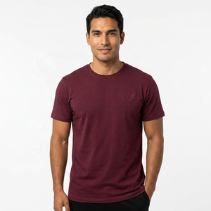 Camiseta de Manga Corta Color Borgoña para Hombre, Logotipo de Ala en Relieve, Corte Regular, Cuello Redondo, Tejido Jersey Informal, Color Sólido - Product Image 5