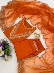 Elegante Conjunto de Kurta y Pantalón Romano Bordado con Dupatta de Seda Organza - Product Image 4