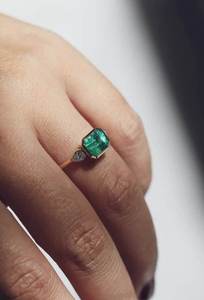 Bague de fiançailles trois pierres en argent sterling 925 avec zircon taille émeraude serti clos, bague de luxe pour femme avec pierre latérale poire, pour usage quotidien - Product Image 6