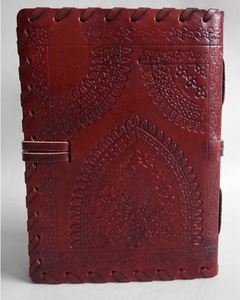 Diario de cuero con mandala en relieve y cierre de correa – Cuaderno de escritura hecho a mano con encuadernación – Diario con páginas de borde deshilachado y cierre de lazo - Product Image 5