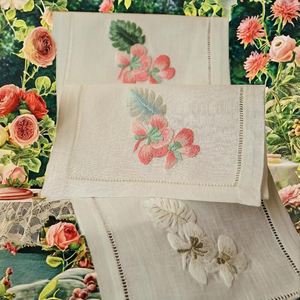 Serviette de cocktail en lin Orchid Bloom |   Serviette de table réutilisable en lin 100% naturel, écologique et de qualité supérieure - Product Image 5