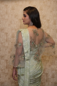 Elegante sari verde con drapeado y top bordado para boda, ropa tradicional india para mujer, largo hasta el suelo, corte regular. - Product Image 5