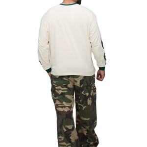 เสื้อยืดแขนยาวผ้าฝ้ายสตรีทแวร์ลายกราฟิกคอตัดสี ผลิตแบบ OEM รับผลิตเสื้อยืดผู้ชายแบบขายส่งและติดฉลากส่วนตัว - Product Image 2