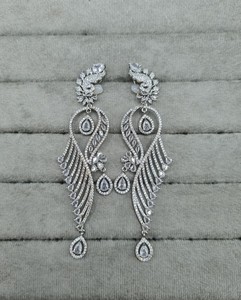 Pendientes de Araña Lucentarts con Forma de Flor y Piedras AD, de Latón Bañado en Rodio Plateado, Estilo Étnico, Joyería para Aniversario - Product Image 6