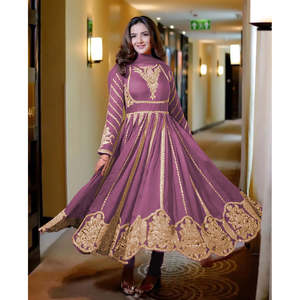 Hermoso vestido musulmán tradicional con Secuencia de bordado que incluye Dupatta - Product Image 3