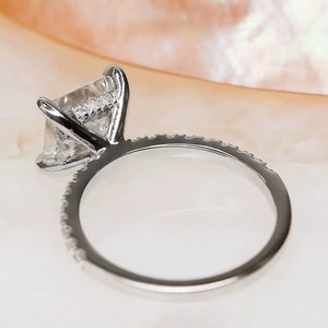 แหวนทองคำขาว 10K ดีไซน์โรแมนติก ประดับเพชรโมอิสซาไนต์แบบพาเว่ ล้อมเพชรแบบฮาโล ซ่อนรูปทรงไว้ข้างใน ครึ่งวงแหวน สำหรับเป็นของขวัญแทนใจในโอกาสหมั้น งานแต่งงาน หรืองานเลี้ยง - Product Image 5