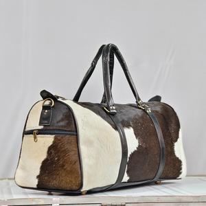 Bolsa de Viaje de Cuero Vacuno con Cierre de Cremallera y Diseño Portátil para Viajar - Product Image 3