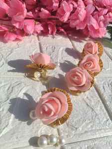 Bague ajustable traditionnelle Gota Patti avec rose en mousse pour mariage, Mayun, Henna, Nikah, tenue festive pour femmes et demoiselles d'honneur - Product Image 4