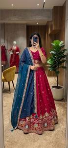 Conjunto de lehenga diseñado con un cuello redondo atemporal y un cremallera lateral con cierre trasero para garantizar un ajuste perfecto. - Product Image 3