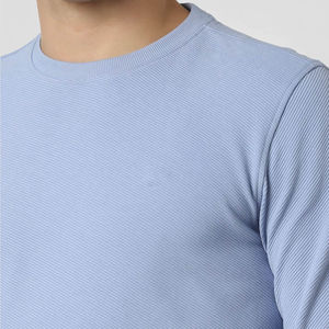 เสื้อสเวตเชิ้ตคอกลมทรงโอเวอร์ไซส์สีฟ้าอ่อนเนื้อผ้ามีเท็กซ์เจอร์คุณภาพสูงสำหรับผู้ชาย ผลิตจากผ้าฝ้ายผสม ระบายอากาศได้ดี แห้งเร็ว เหมาะสำหรับฤดูหนาว - Product Image 5