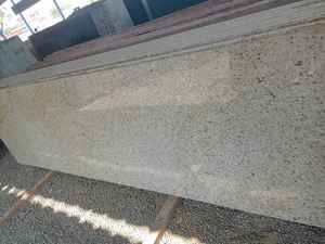 Dalles de granit poli de qualité supérieure pour revêtements de sol résidentiels et commerciaux, comptoirs et décoration intérieure - Product Image 2