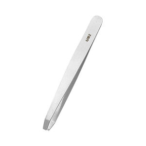 Pince à épiler professionnelle UBI UBI-439 3,7 cm, inclinée, classique et moderne, en acier à haute teneur en carbone, durable, pour poils incarnés et élimination des éclats - Product Image 1