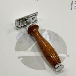 Rasoir de sécurité à double tranchant avec manche en bois de qualité supérieure, rasoir manuel classique en acier inoxydable pour hommes - Product Image 5