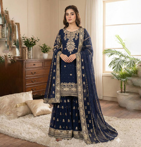 Ensemble Kurta/Kurti traditionnel indien et pakistanais pour femmes, coupe ajustée, en faux georgette lourd, pour mariage, de la marque PinkCityBlocks - Product Image 1