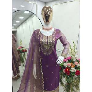 Conjunto de Top y Dupatta de Fiesta para Mujer con Bordado de Lentejuelas y Diseño Elegante - Product Image 3