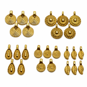 Dijes de Latón Vintage Hechos a Mano para la Creación de Joyas, Colgantes Chapados en Oro Antiguo y Bronce - Accesorios de Regalo y Manualidades, Suministro al por Mayor - Product Image 1