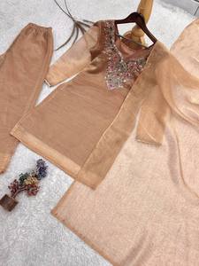 Presentamos el Nuevo Conjunto de Fiesta Reversible para Mujer, Listo para Usar, Sin Arrugas, con Top-Plazzo y Dupatta con Bordados, Lentejuelas y Cuentas - Product Image 4