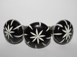 Tirador de Lujo de Resina para Cajones y Gabinetes, Diseño Floral en Blanco y Negro, Decorativo para Muebles y Armarios - Product Image 5