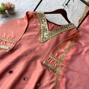 Conjunto de Salwar VASTRA COTTAGE con Kurti Bordado con Lentejuelas y Espejos, Talla Única, Salwar de Organza Suave y Dupatta - Product Image 2