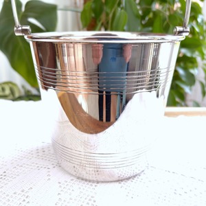 Cubo de hielo plateado clásico, perfecto para enfriar cócteles, vino, bares en casa, hoteles, clubes y fiestas, procedente de la India. - Product Image 1