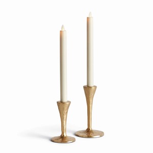 Ensemble de 2 porte-bougie en aluminium doré de haute qualité, support à bougie décoratif moderne pour salon, table à manger, à prix avantageux - Product Image 3