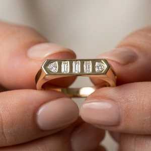 แหวนเพชรทรงแท่งและทรงบาแกตต์  ทองคำขาว 14K เพชรเพาะเลี้ยง  ของขวัญสำหรับงานปาร์ตี้  งานแต่งงาน วันครบรอบ วันเกิด ฯลฯ - Product Image 2