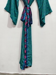 Bata de seda hasta el tobillo, multicolor, para dormir, estilo indio vintage, kimono de sari de seda reciclada - Product Image 6