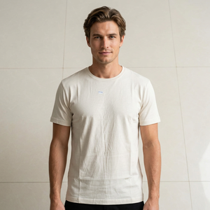 เสื้อยืดคอกลมแขนสั้นสีขาวล้วนสำหรับผู้ชาย ทรงปกติ สวมใส่สบาย ระบายอากาศได้ดี ผลิตจากผ้าฝ้าย 100% หนัก 160 GSM เป็นมิตรต่อสิ่งแวดล้อม เหมาะสำหรับฤดูร้อน - Product Image 3