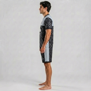 Tenue de football personnalisée haut de gamme avec maillot et short en tissu polyester flexible pour l'entraînement et les matchs de ligue. - Product Image 3