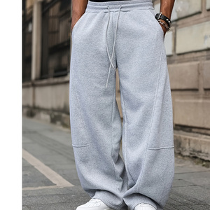 Pantalon de jogging cargo streetwear pour homme, multipoches, en molleton épais, coupe ample, en coton, avec logo personnalisé - Product Image 4