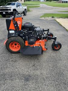 Cortadora de Césped Profesional Naranja con Giro Cero, Motor de Gasolina, Arranque Eléctrico, Ancho de Corte de 52 Pulgadas para Campos de Golf - Product Image 4
