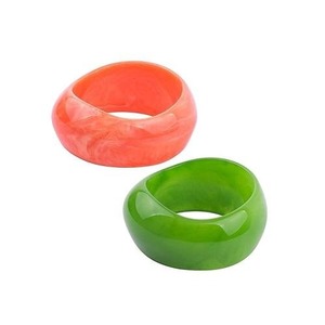 Brazalete de Resina Transparente Hecho a Mano con Acabado Liso, Ligero y Cómodo para Uso Diario - Product Image 1