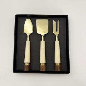 Ensemble de couteaux à fromage en acier inoxydable avec manche en résine, design tendance, fabriqué par R B Overseas, qualité et longévité exceptionnelles - Product Image 1