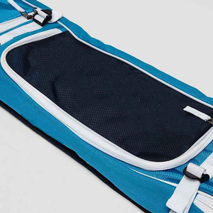 Bolsa deportiva de nailon roja y azul marino con bolsillos con cremallera y correas ajustables - Product Image 6